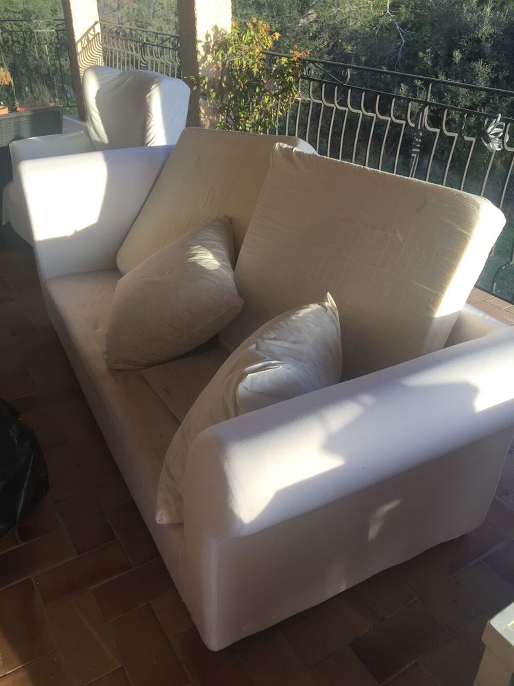 canap&eacute; blanc "maison du monde" en tr&eacute;s bon &eacute;tat Meubles