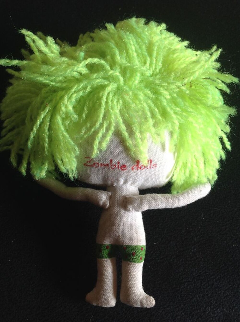 ZOMBIE DOLLS YEUX BOUTONNEUX CHEVEUX VERTFLUO Envoi Possible Jeux / jouets