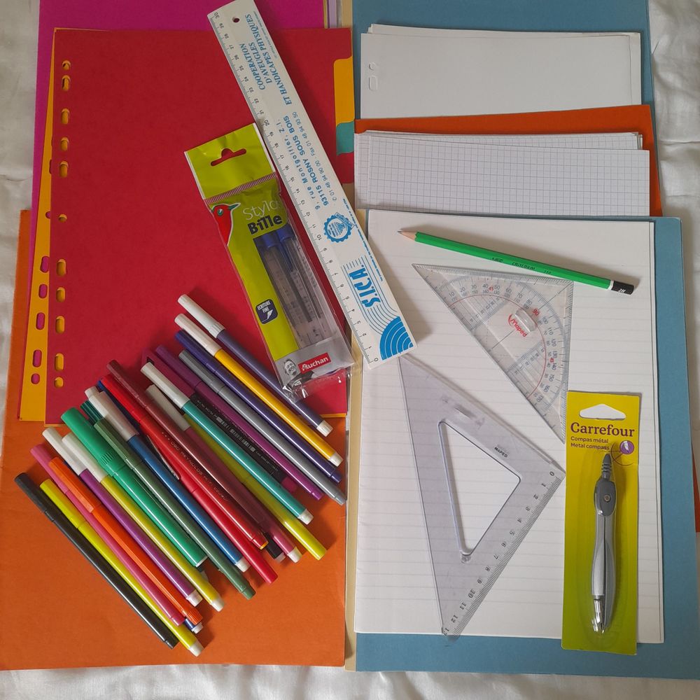 lot de fournitures scolaires Jeux / jouets