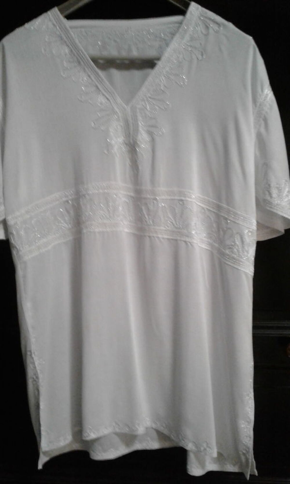 Top Blanc NEUF T:46 brod&eacute; Vêtements