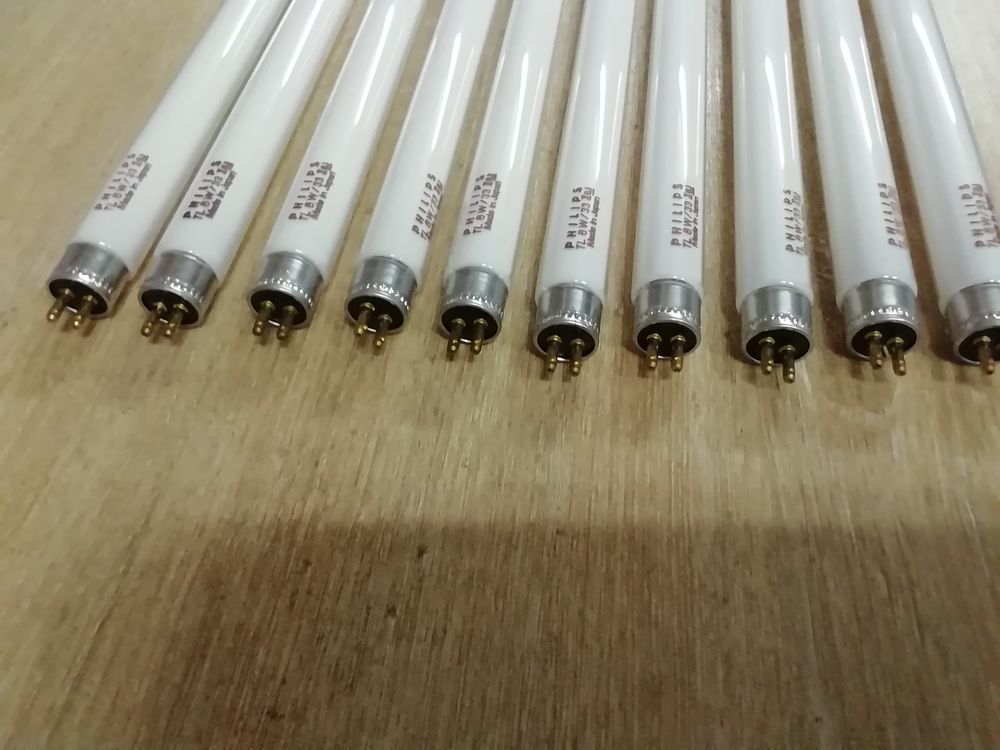 8 mini tube fluo neuf Philips 8w /33. Culot T5, Bricolage