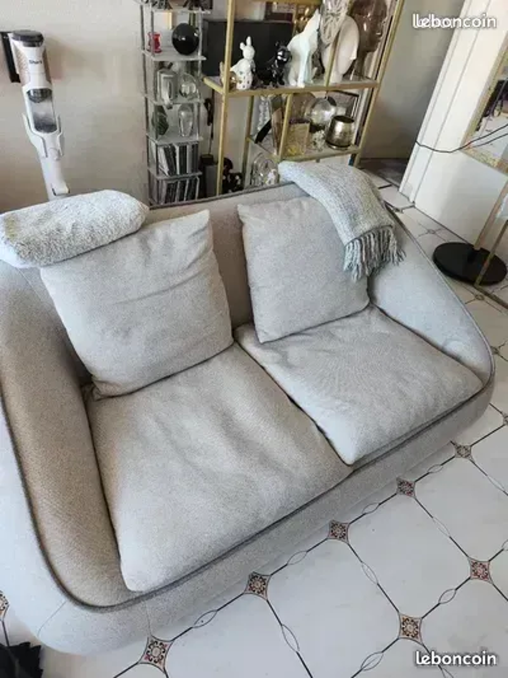 Canap&eacute; tissu 2 places design contemporain Kavehome. Meubles