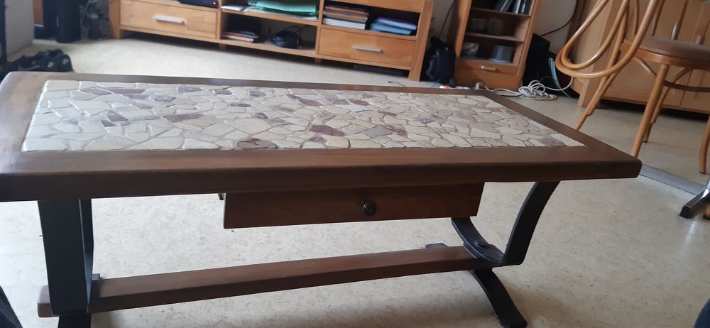jolie table basse pierres apparentes Meubles