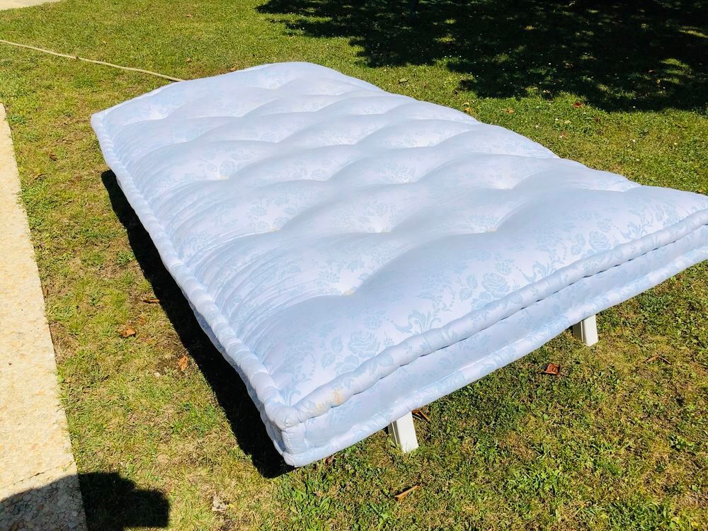 matelas laine 190x140 
ou laine au poids Meubles