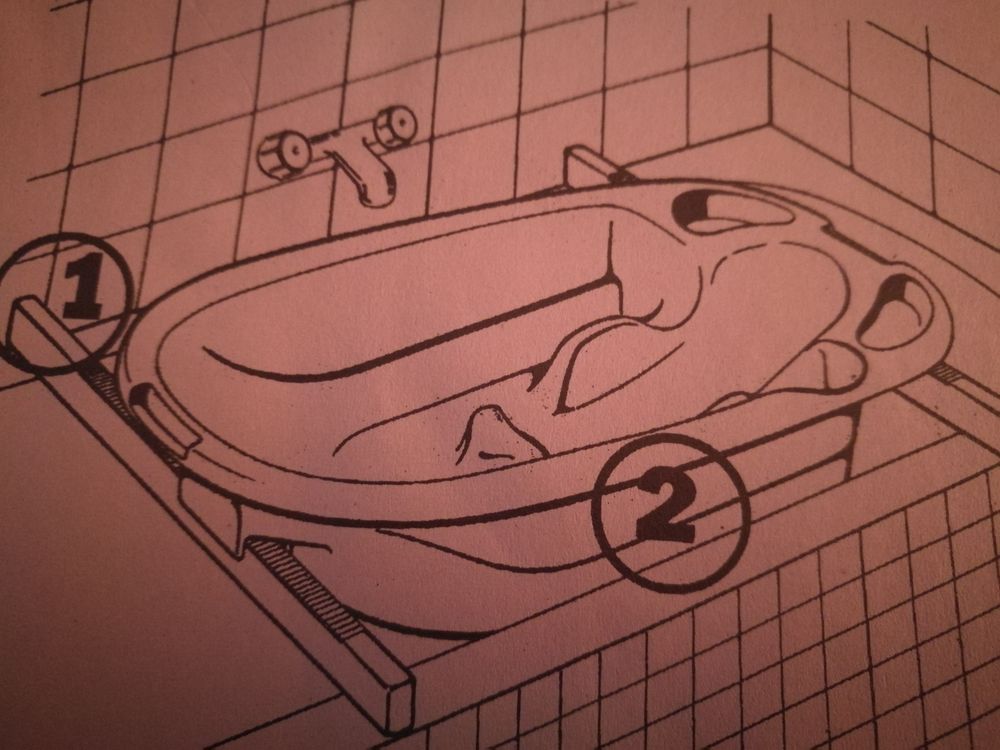 Baignoire BB ergonomique rose/lilas avec ses 2 supports Pu�riculture