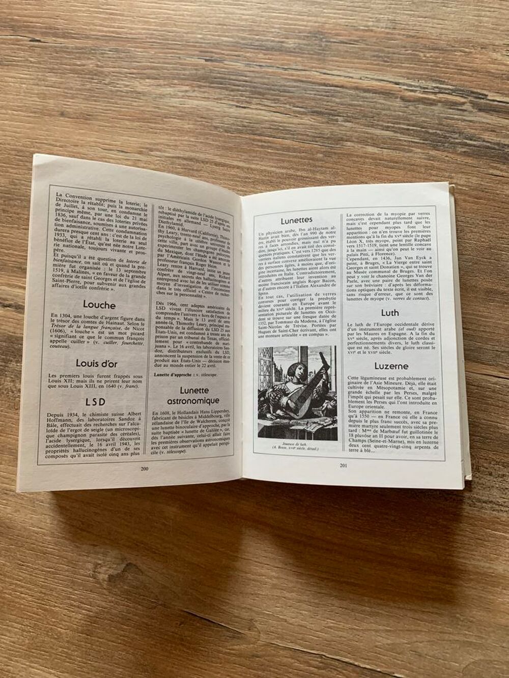 Livre " Depuis quand ? le dictionnaire des i Livres et BD