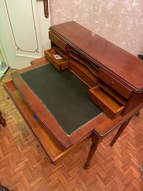 secr�taire/�critoire  bois styl� merisier teint. 300 Saint-Pierre-le-Vieux (85)