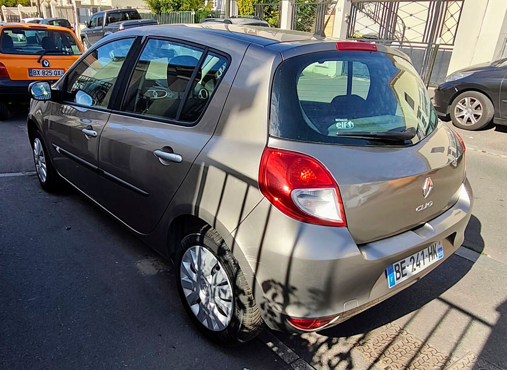 Clio III 1.2 16V 75 eco2 Authentique Euro 5 2010 occasion 93430 Villetaneuse