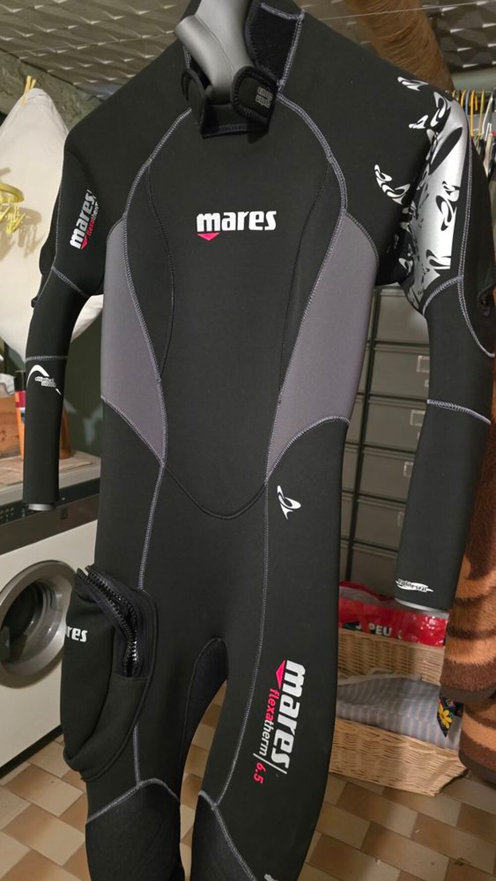 plong&eacute;e combinaison et accessoire le tout neuf Vêtements