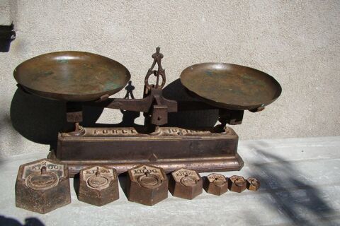 Ancienne balance Force 10 kilo. +  7 poids - Epoque 1900  
80 Gargenville (78)