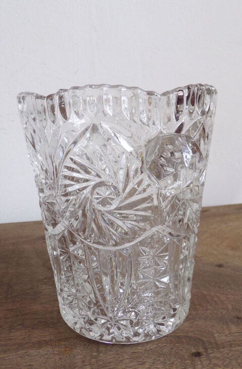 Vase en verre pais  motifs floraux gomtriques 6 Laval (53)
