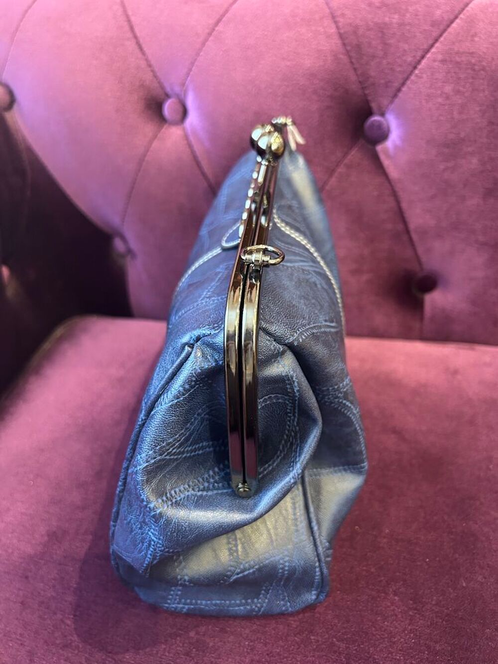 Petit sac &agrave; main pochette bleu fonc&eacute; Maroquinerie