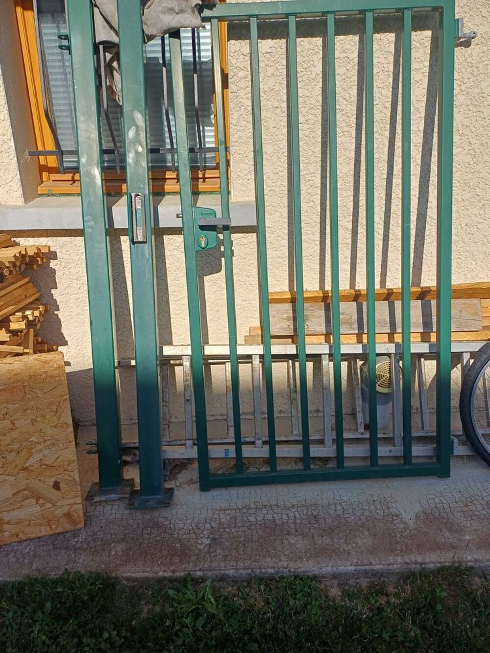 PORTAIL ACIER COULEUR VERT 6 BARREAU VERTICAUX Jardin