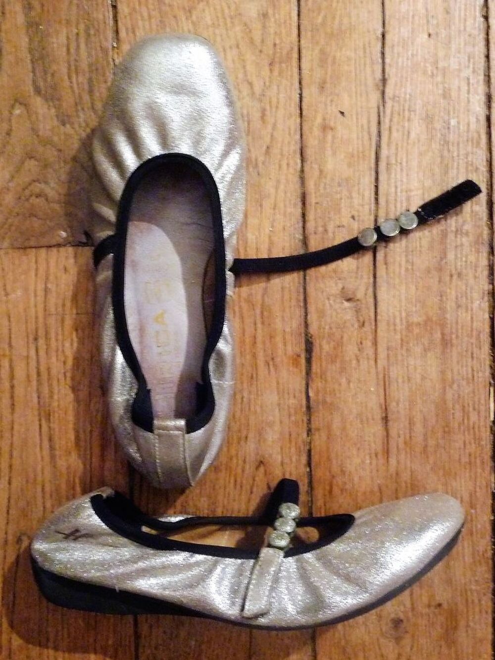 Ballerines en Cuir Argent&eacute; et Noir- Pointure 36- Hirica Chaussures