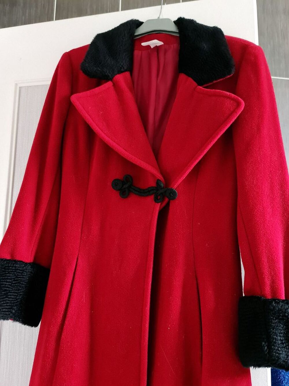 superbe manteau long de collection &agrave; brandebourgs t 38 Vêtements