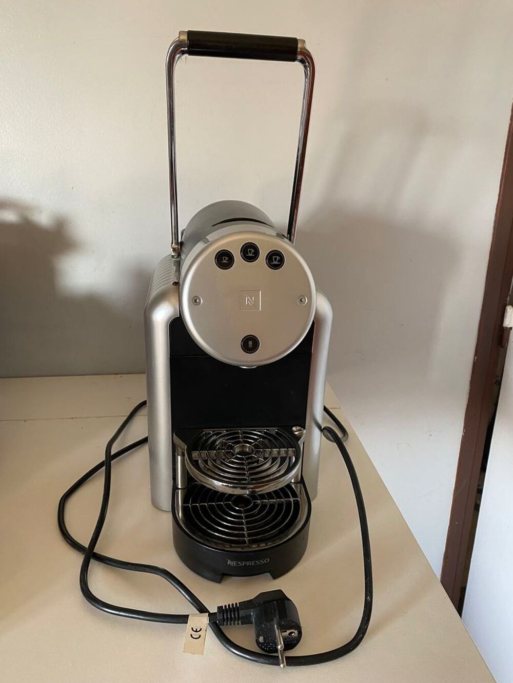 - Machine &agrave; caf&eacute; Nespresso Electroménager