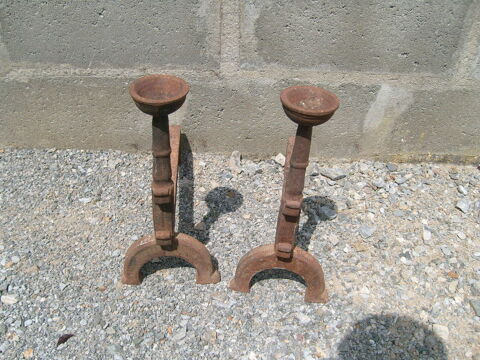 Une paire de chenets anciens, en fonte 80 Varades (44)