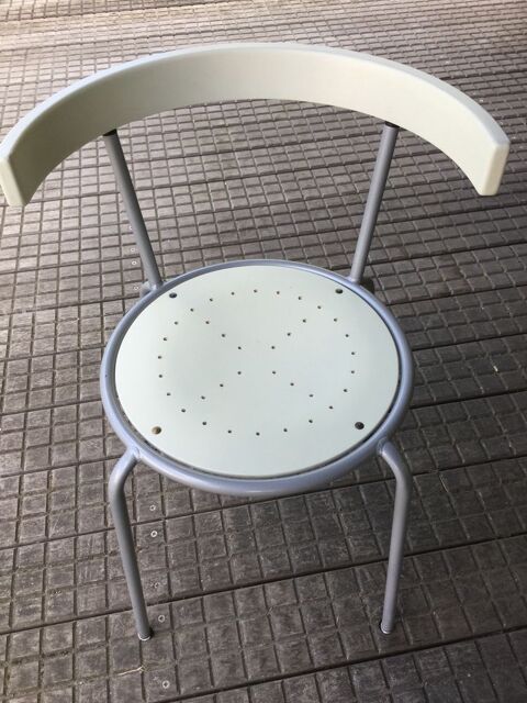 Chaises modernes blanches et gris métallisées 150 Aulnay-sous-Bois (93)