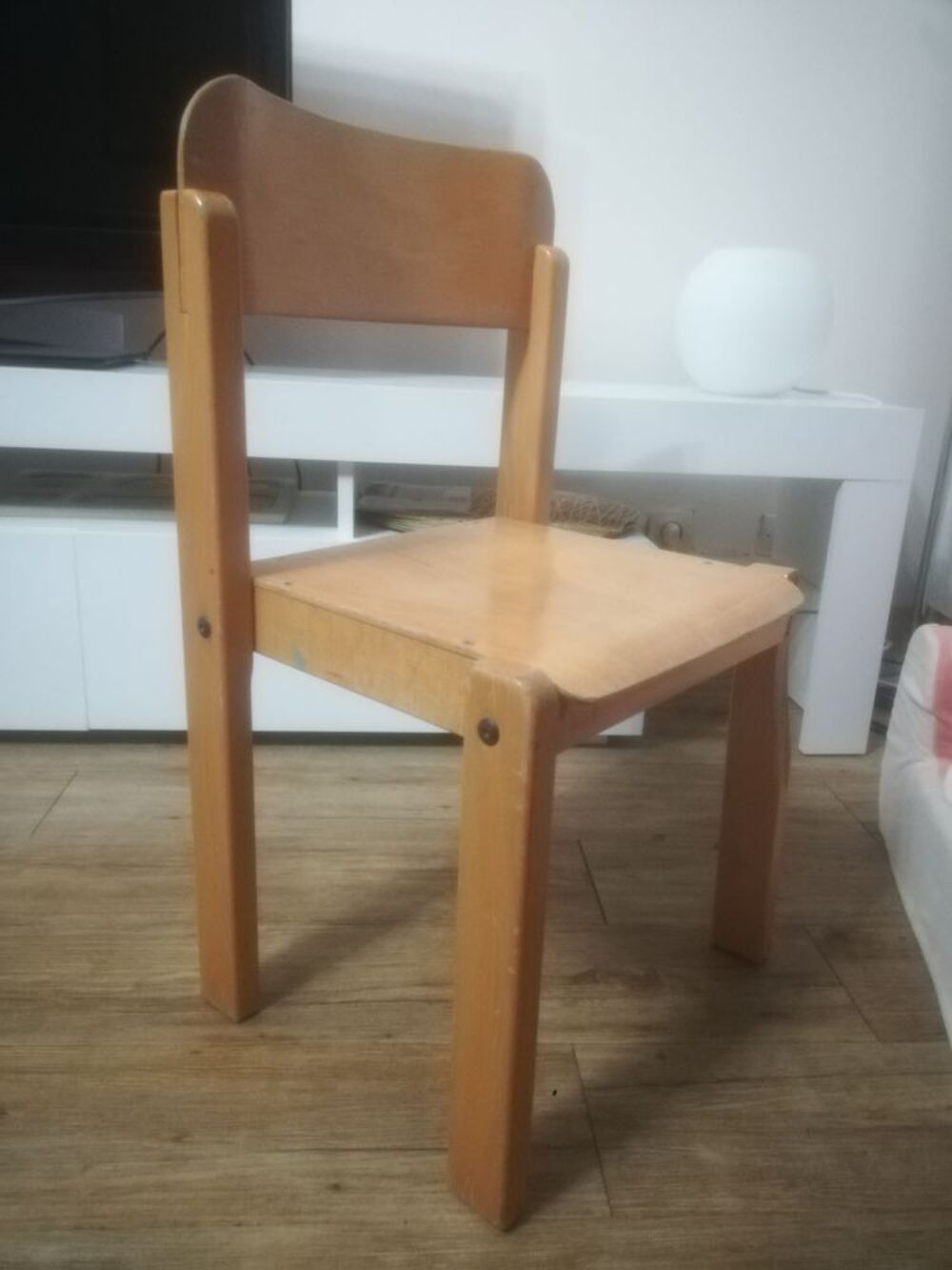 Petite chaise d'&eacute;colier, d'enfant en bois clair/ A r&eacute;nover Mobilier enfants