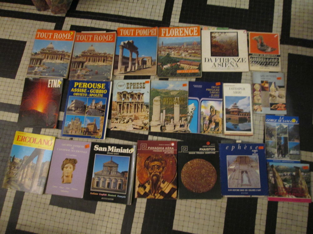 Livres et guides sur sites historiques &agrave; 3 euros lot 1 Livres et BD