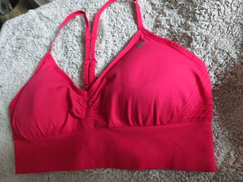 BRASSIERE ET PETIT TEE SHIRT CROISE  ENSEMBLE Taille XXL 10 Saint-Genis-Laval (69)