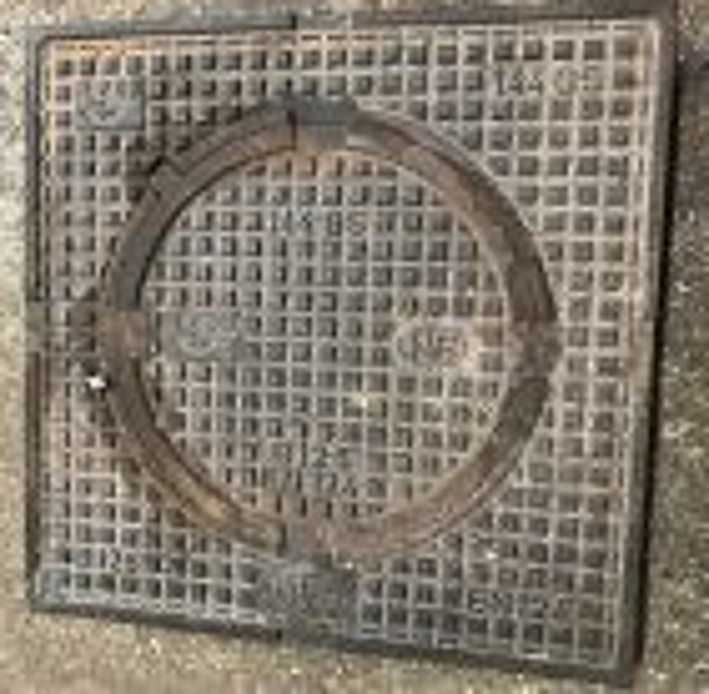 Dessus de regard en fonte 
Bricolage