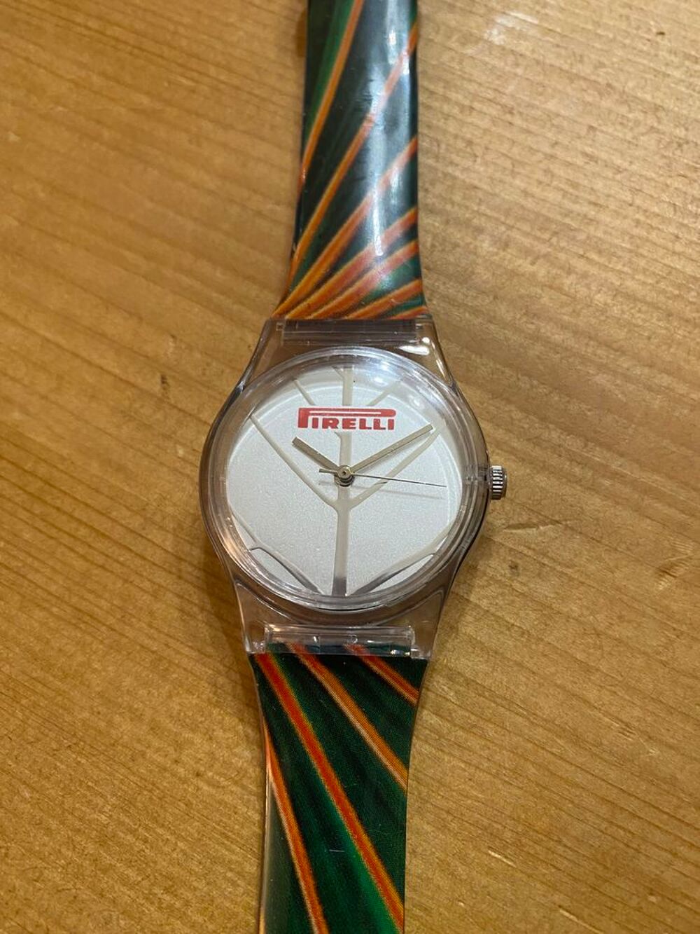 Montre publicitaire PIRELLI de 2001 Bijoux et montres