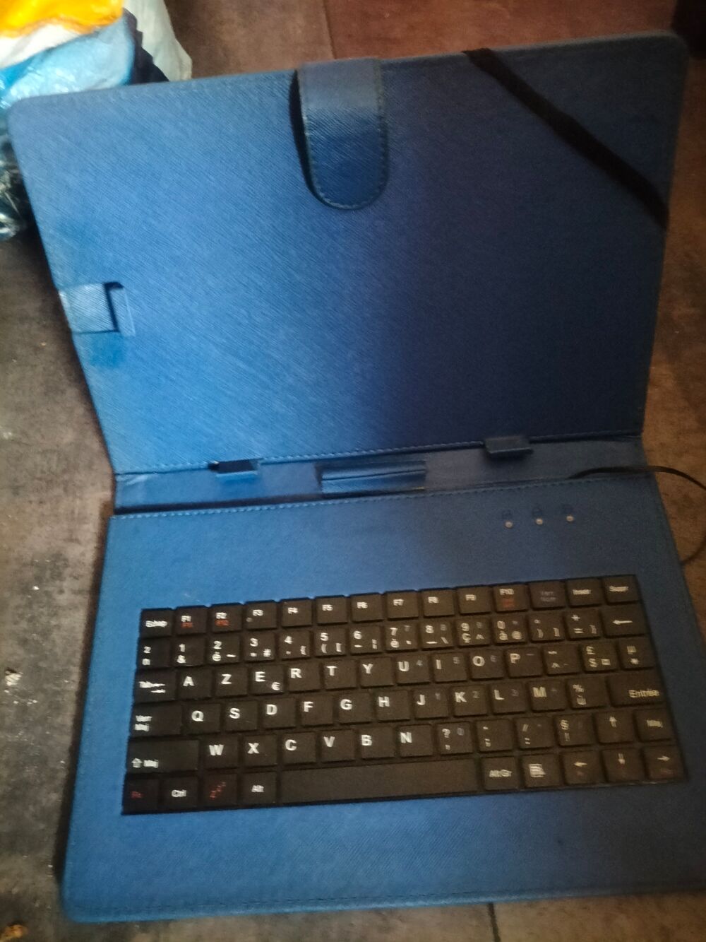 &Eacute;tui avec clavier tablette Android tr&egrave;s bon &eacute;tat Tlphones et tablettes