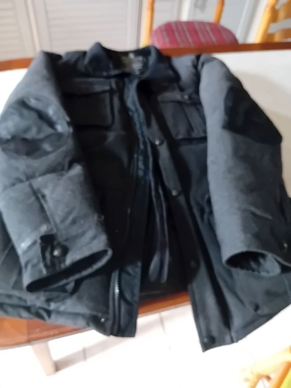 veste genre parka de belle qualit&eacute; , Vêtements