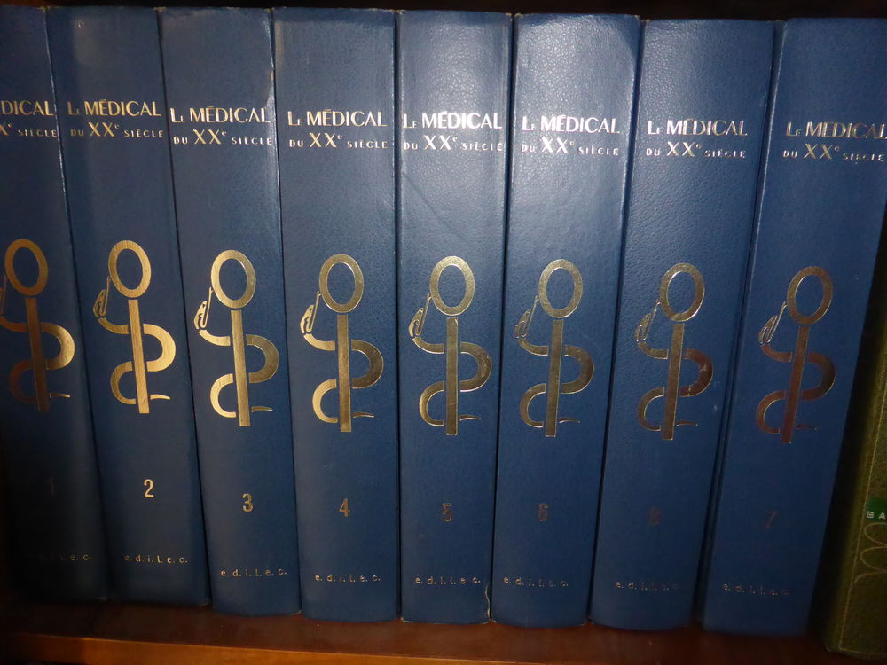 ENCYCLOPEDIE : LE MEDICAL DU XX&egrave; si&egrave;cle en 8 volumes Livres et BD