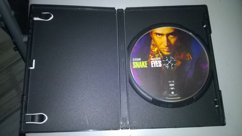 DVD 
Snake Eyes
Nicolas Cage
2001
DVD et blu-ray