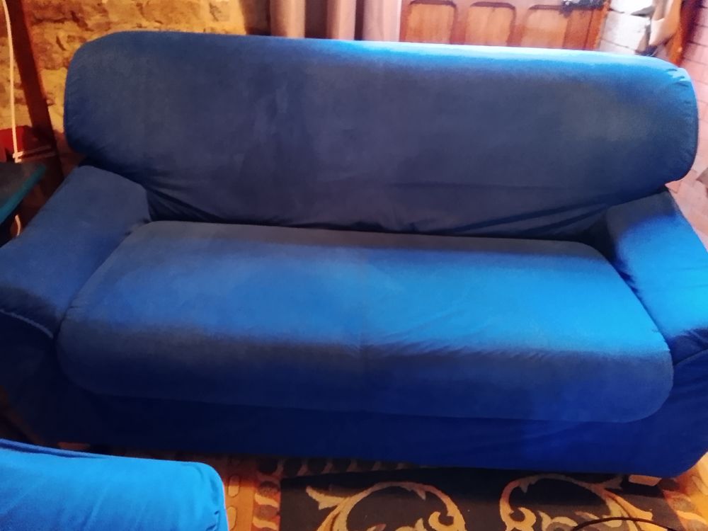 1 canap&eacute; bleu de 2 places Meubles