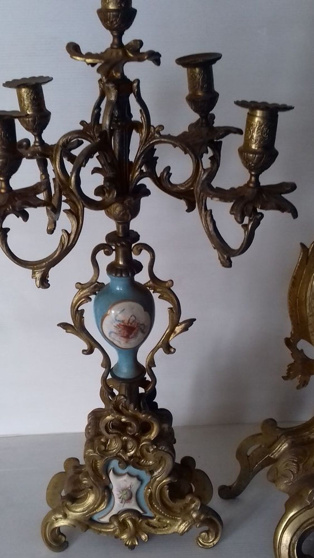 ensemble pendule et cand&eacute;labres en bronze dor&eacute; Décoration