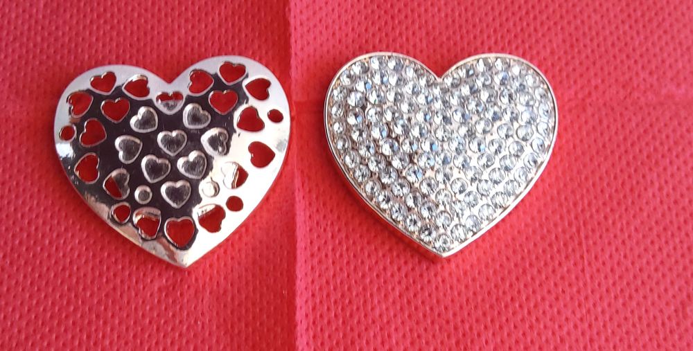 BROCHE COEUR AIMANTE Bijoux et montres