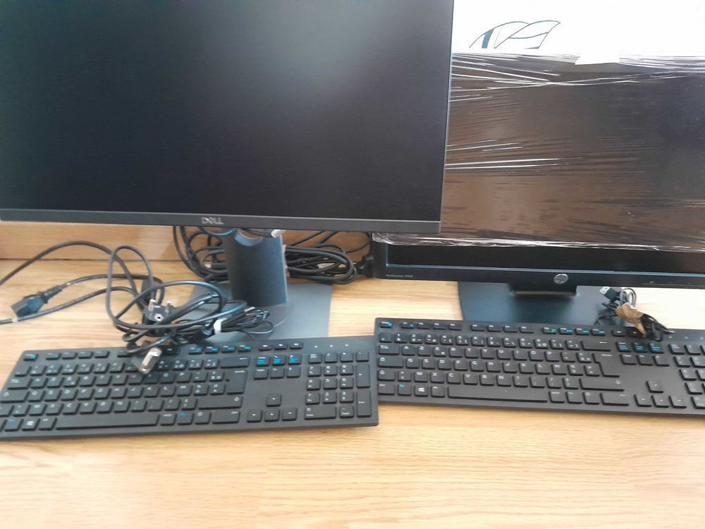 deux &eacute;crans comme neufs hp/ Dell Matériel informatique