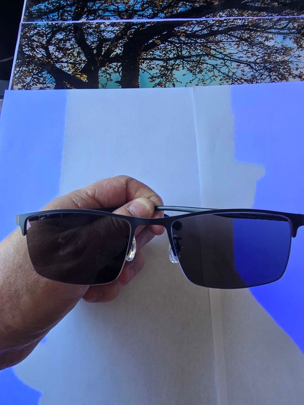 2 lunettes verres Essilor photochromiques GEN S lecture, anti lumi&egrave;res bleus anti rayures neuves pour la lecture. Accessoires