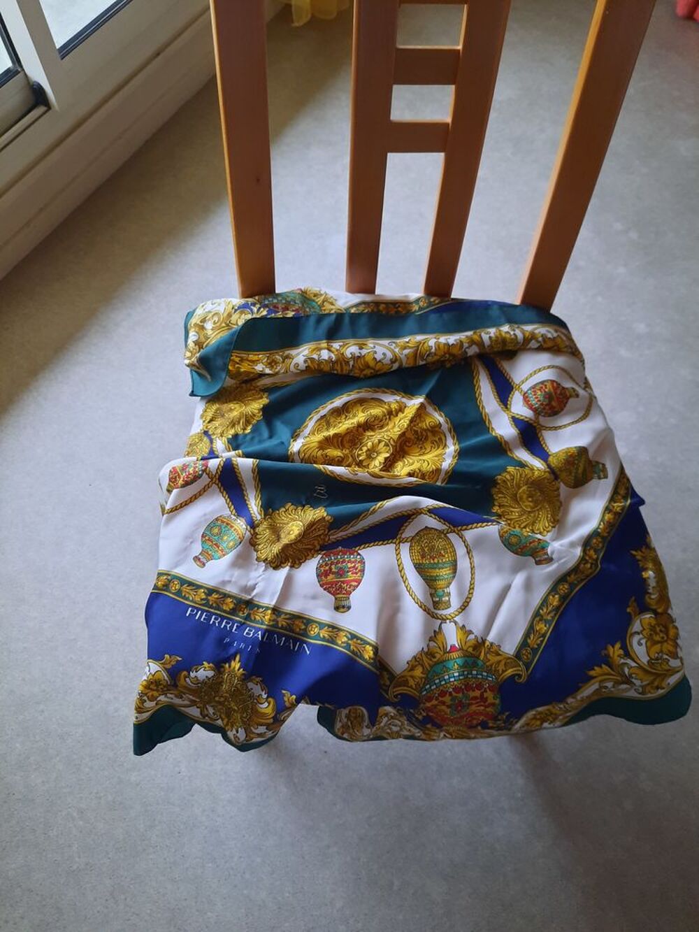 Foulard Pierre Balmain neuf Vtements