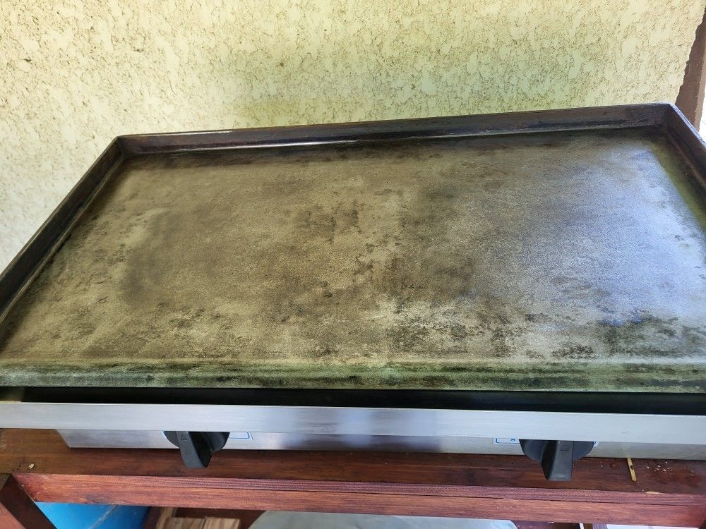 PLANCHE A GAZ EN FONTE 
MARQUE SIMOGAZ
Jardin