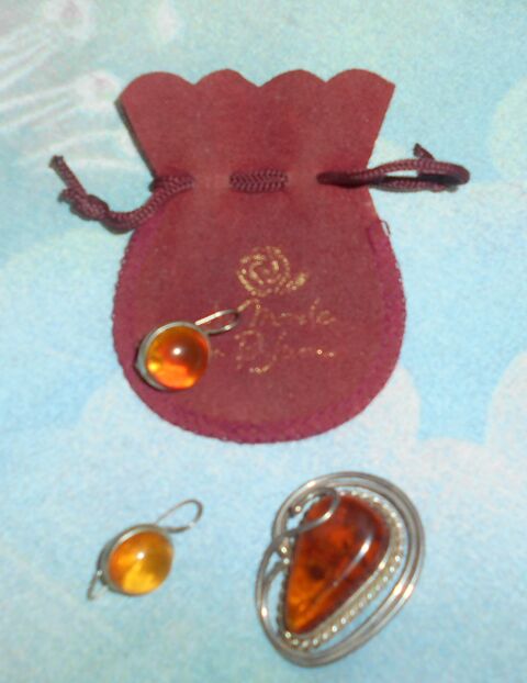 ensemble boucles oreilles & broche avec pierres en ambre 12 Ervy-le-Châtel (10)