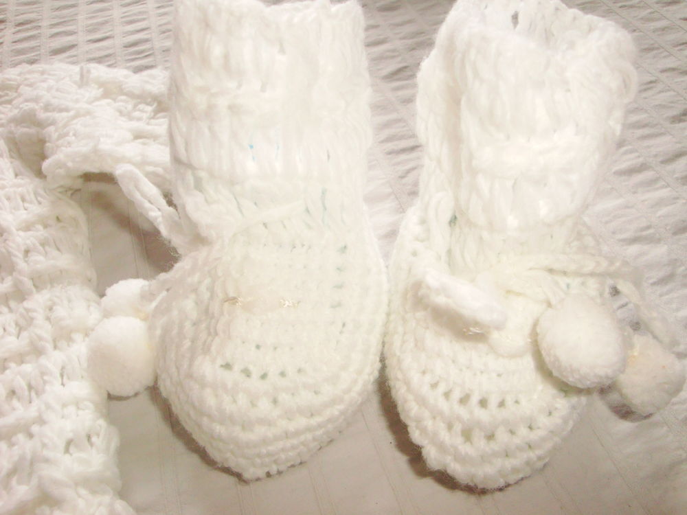 3 pi&egrave;ces veste chaussons et bonnet 1er &acirc;ge Vêtements enfants