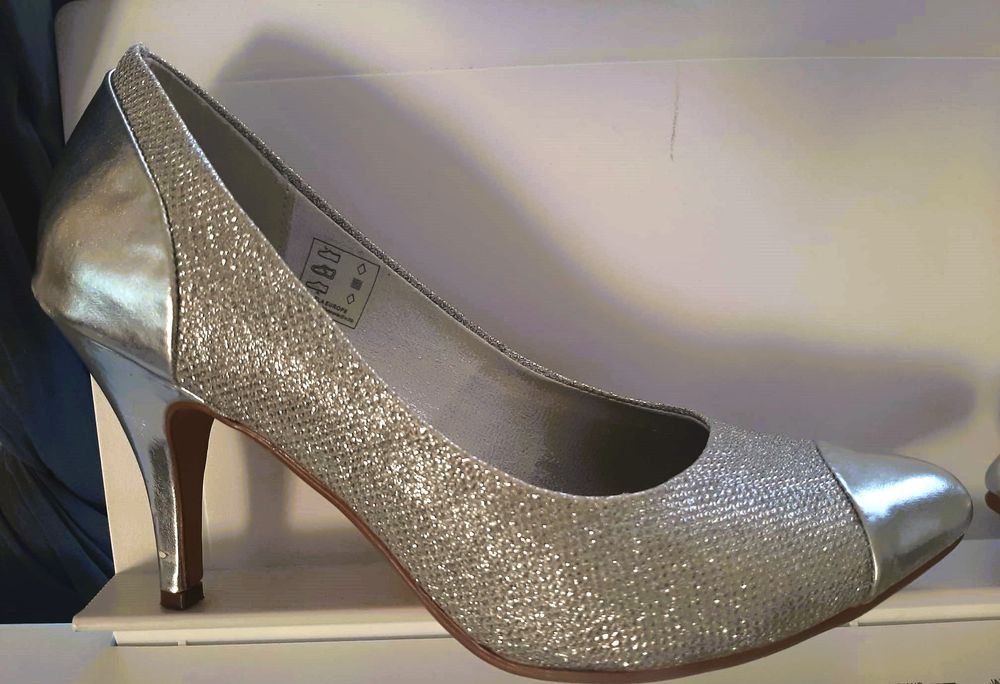 CHAUSSURES DE FETES ARGENTEES Chaussures