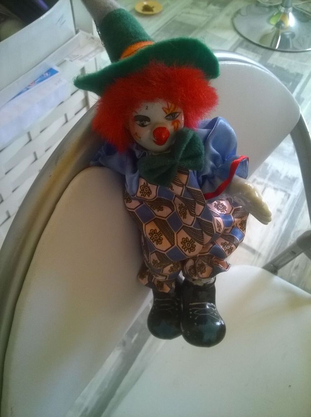 Beau clown Bras et Jambes articules 
porcelaine 