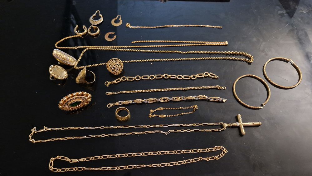 lot de bijoux or .14k..18k Bijoux et montres