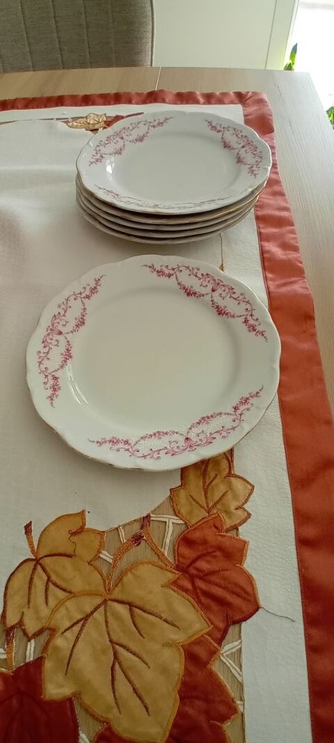 Lot de 8 assiettes d�cor�es � dessert. 3 Eybens (38)