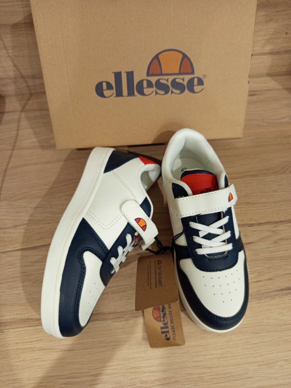 Paire de baskets / sneakers &agrave; scratch Ellesse pointure 34 neuves avec &eacute;tiquettes Chaussures enfants