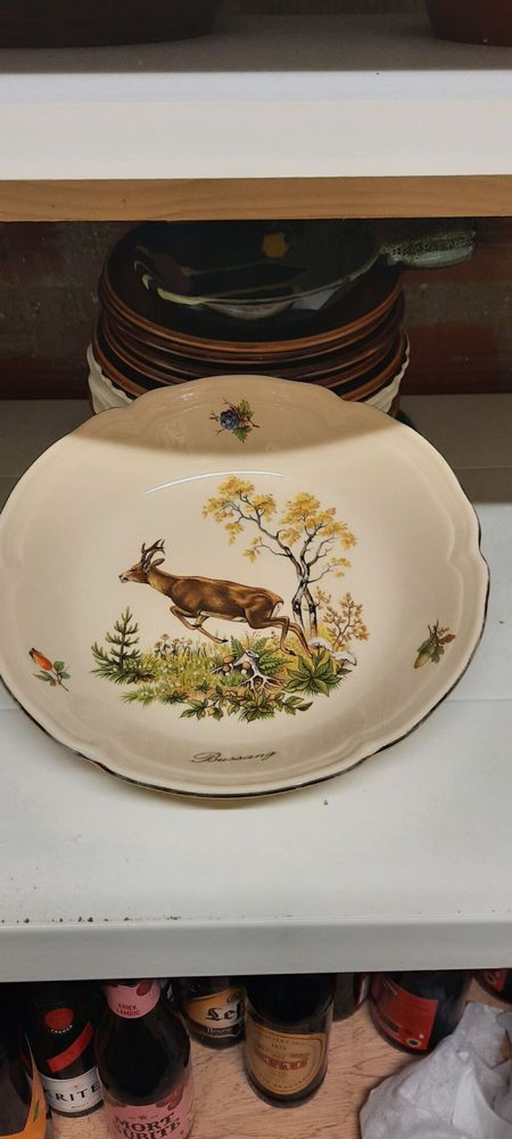 PLAT EN FAIENCE Décoration