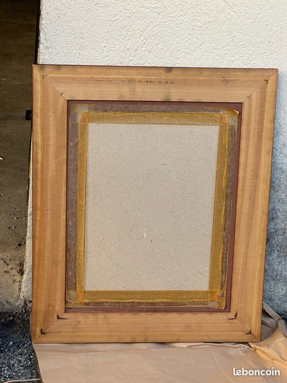 Cadre en bois fonc&eacute; avec glace biseaut&eacute;e Décoration