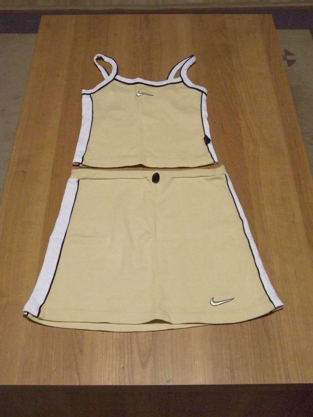 Ensemble (tennis) jupe et d&eacute;bardeur, NIKE, Sable et blanc Sports