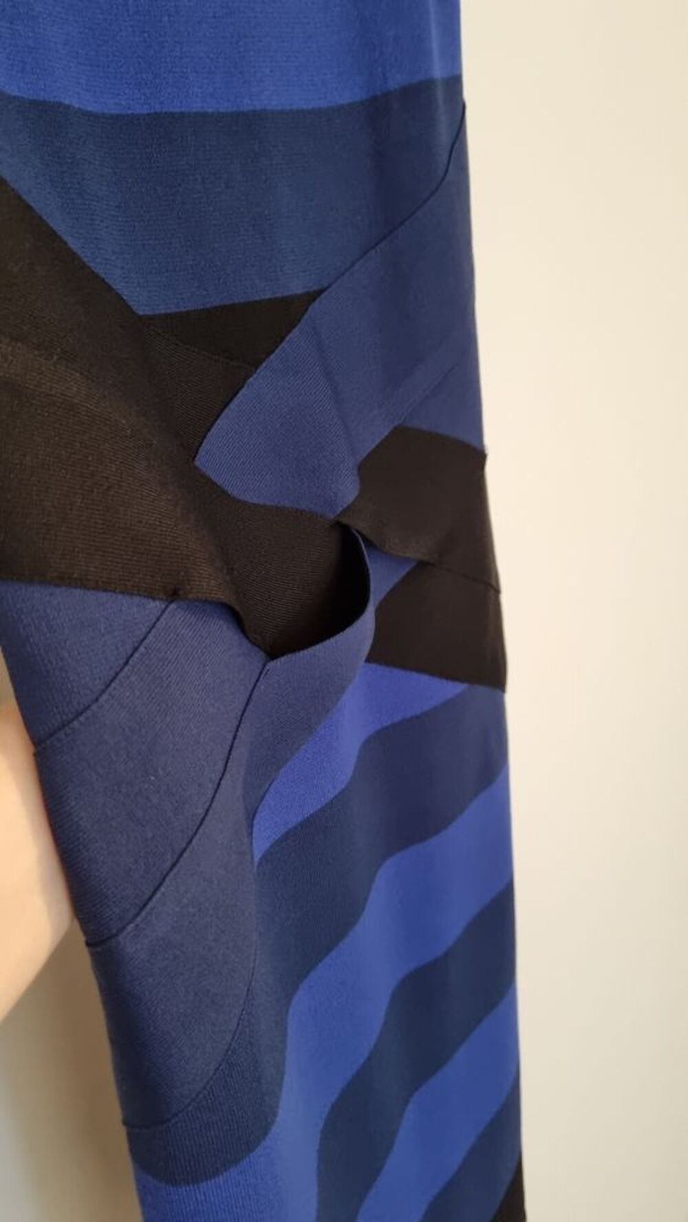 tr&egrave;s jolie robe Vêtements