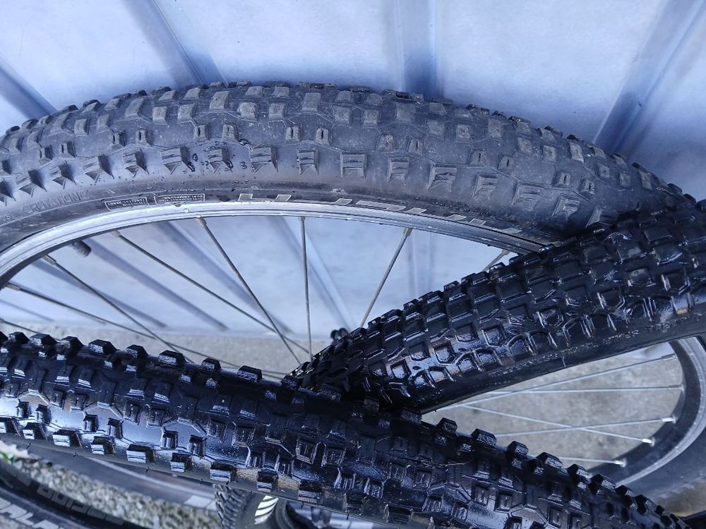 LOT DE 3 PNEUS VTT 29 POUCES; Vélos